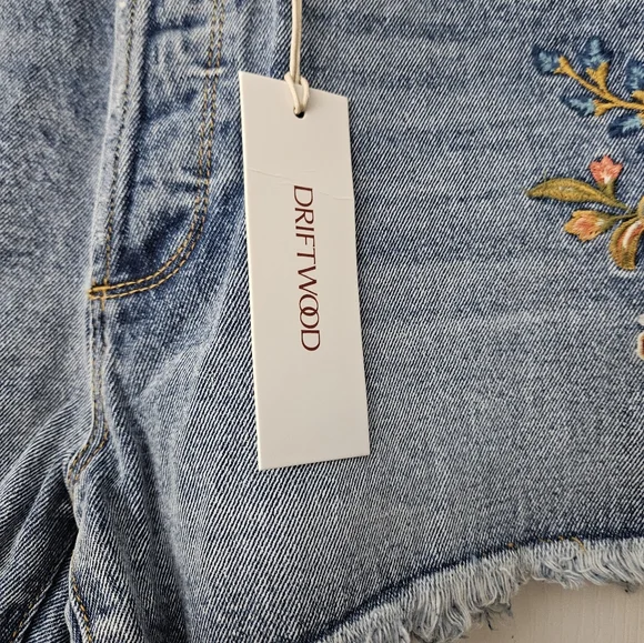 Driftwood Shorts by Free People with floral embellishments sz 29 NWOT